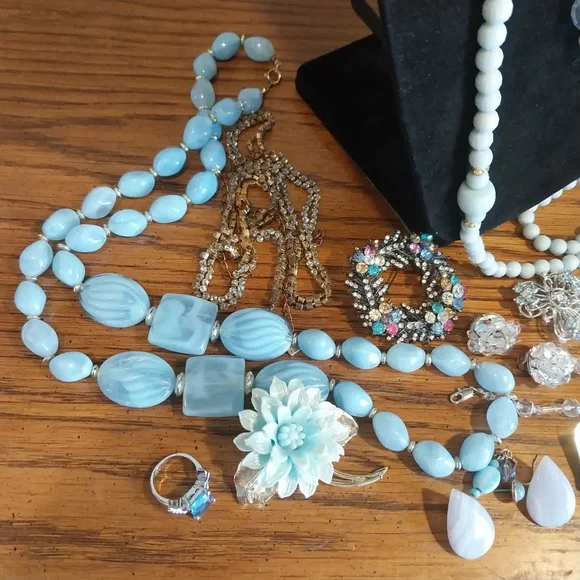 Vintage Light Blue and Gold Women's Bracelet Lot - Picture 8 of 10